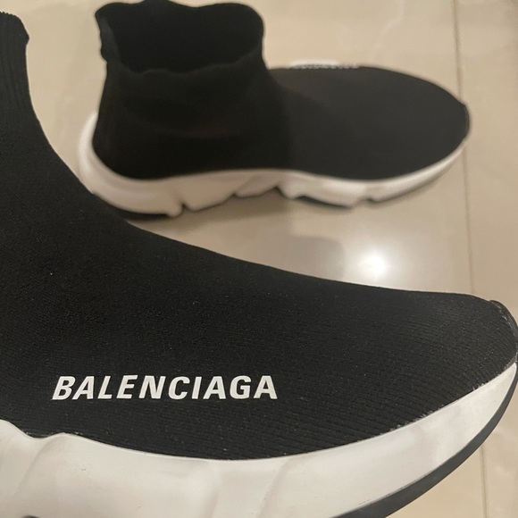 Balenciaga speedrunners size 36 - Picture 3 of 10